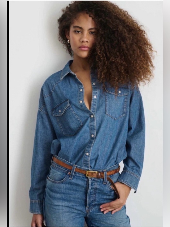 Alex Mill Tops - Alex Mill Blue Denim Shirt
EUC
Size Medium